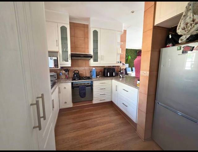 2 BEDROOM TOWNHOUSE FOR SALE IN GLEN MARAIS